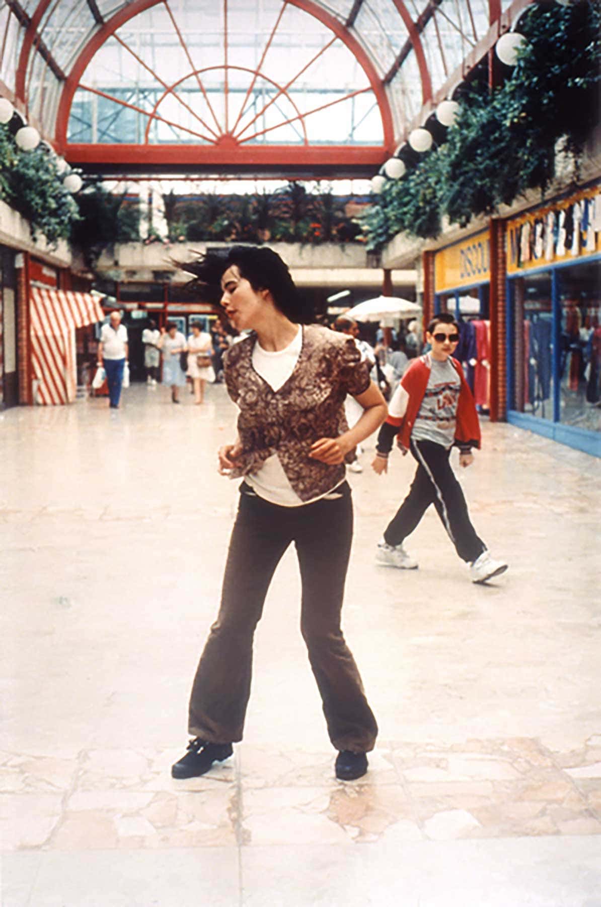 ジリアン・ウェアリング《ダンシング・イン・ペッカム》1994年